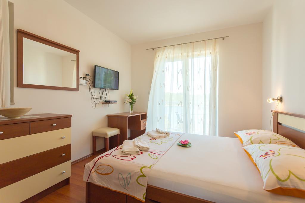 Apartments Slavica Pomena Habitación foto
